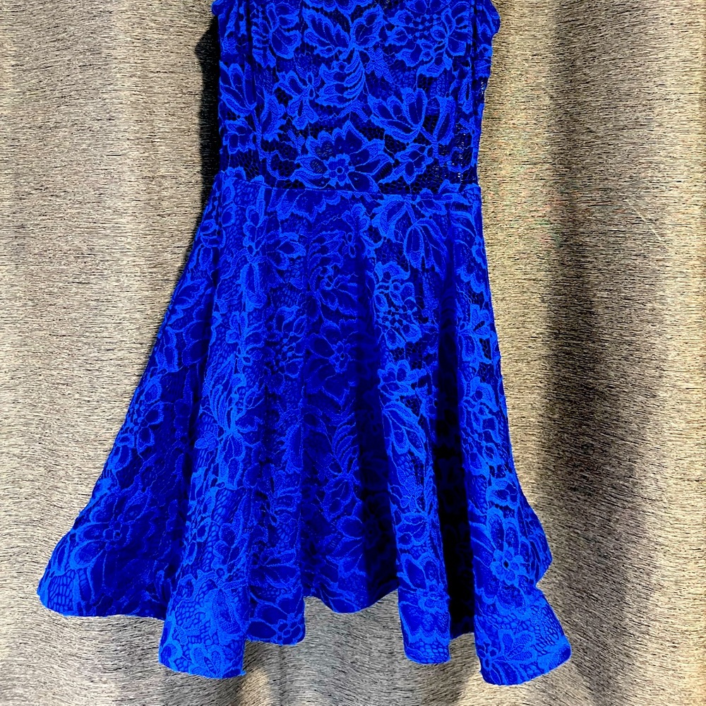 Retro dress, lace, slim to flare fit.